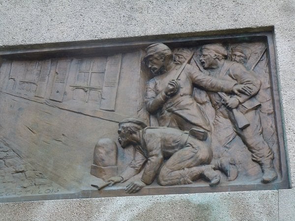 Monumen Monument aux morts de 1870 3